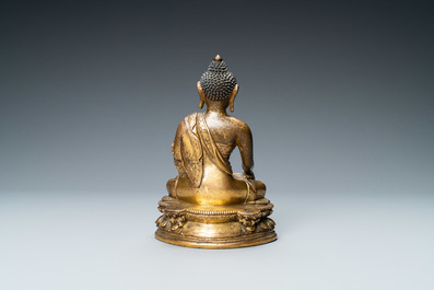 A Chinese gilt bronze 'Medicine Buddha' figure, 17/18th C.