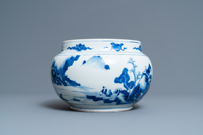 Een Chinese blauw-witte kom met figuren in een landschap, Kangxi