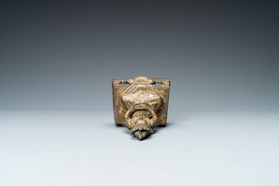 Een Chinese vergulde bronzen figuur van Boeddha Amitayus, Qianlong