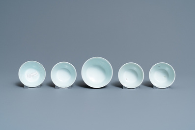 Vijf Chinese blauw-witte 'Bleu de Hue' koppen voor de Vietnamese markt, 19e eeuw