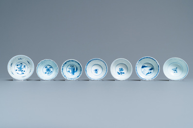 Vijftien Chinese blauw-witte koppen en achttien schotels, Kangxi