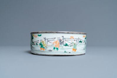 A Chinese famille verte 'playing boys' censer, 18/19th C.