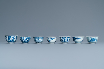 Vijftien Chinese blauw-witte koppen en achttien schotels, Kangxi