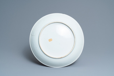 A pair of Chinese blue and white dishes with flower baskets, Qianlong