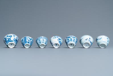 Vijftien Chinese blauw-witte koppen en achttien schotels, Kangxi