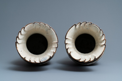 A pair of  Chinese Nanking famille rose crackle-glazed vases, 19th C.