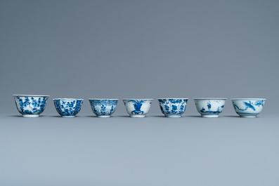 Vijftien Chinese blauw-witte koppen en achttien schotels, Kangxi