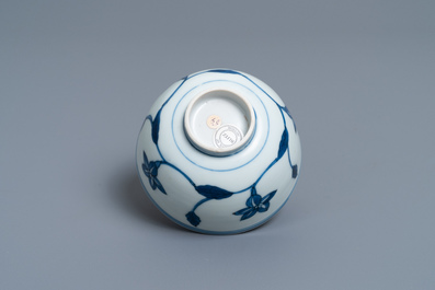 Een Chinese blauw-witte 'paleis' kom, Kangxi