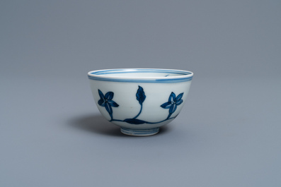 Een Chinese blauw-witte 'paleis' kom, Kangxi
