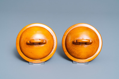 A pair of Japanese Arita blue and white reticulated vases, Edo, 17/18th C.