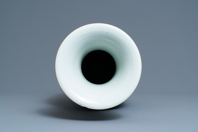 A Chinese qianjiang cai vase with two-sided design, 19/20th C.