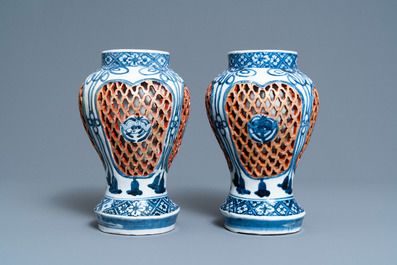 A pair of Japanese Arita blue and white reticulated vases, Edo, 17/18th C.