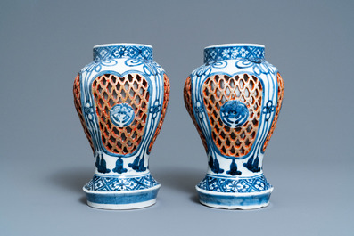 A pair of Japanese Arita blue and white reticulated vases, Edo, 17/18th C.