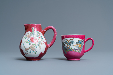 Drie stukken Chinees famille rose 'ruby ground' en 'ruby back' porselein, Yongzheng