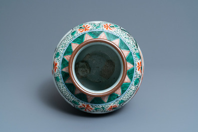A Chinese famille verte 'playing boys' vase, 19th C.