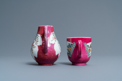 Drie stukken Chinees famille rose 'ruby ground' en 'ruby back' porselein, Yongzheng