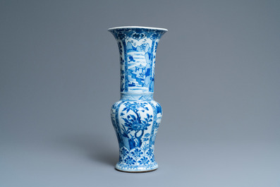 Een Chinese blauw-witte 'yenyen' vaas met landschappen en florale panelen, Kangxi