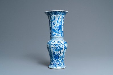 Een Chinese blauw-witte 'yenyen' vaas met landschappen en florale panelen, Kangxi