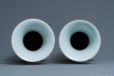 A pair of Chinese famille rose vases, 19/20th C.