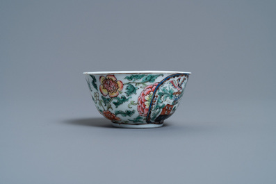 Een Chinese famille rose kop en schotel met wapendecor, Yongzheng