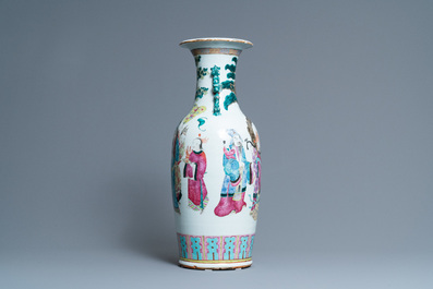 A Chinese famille rose vase, 19th C.