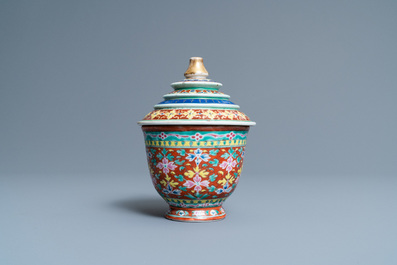 A Chinese 'Bencharong' bowl and cover for the Thai market, 19th C.