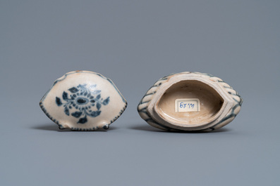 A Vietnamese or Annamese blue and white 'crab' box and cover, 15/16th C.
