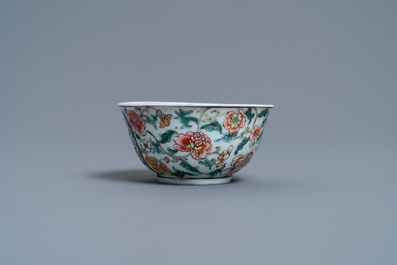 Een Chinese famille rose kop en schotel met wapendecor, Yongzheng