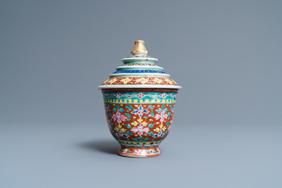 A Chinese 'Bencharong' bowl and cover for the Thai market, 19th C.
