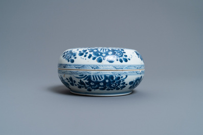 A Chinese blue and white box and cover, Kangxi