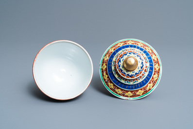 A Chinese 'Bencharong' bowl and cover for the Thai market, 19th C.