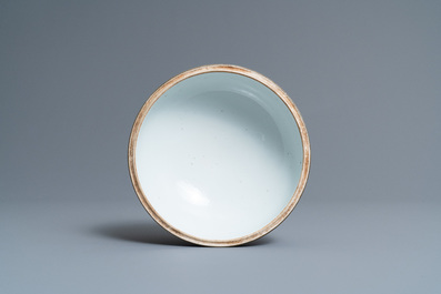 Een Chinese blauw-witte dekselkom met boeddhistische leeuwen, 19e eeuw