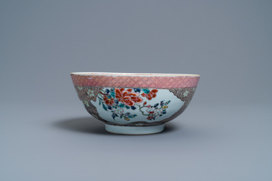 A Chinese famille rose bowl with artemisia-shaped medallions, Qianlong