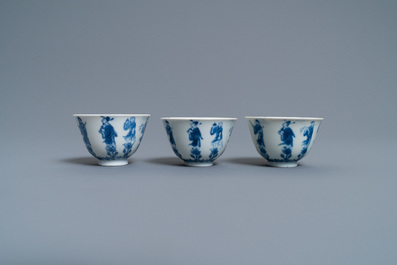 Three Chinese blue and white cups and two saucers, Kangxi
