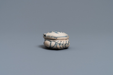 A Vietnamese or Annamese blue and white 'crab' box and cover, 15/16th C.