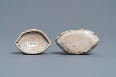 A Vietnamese or Annamese blue and white 'crab' box and cover, 15/16th C.