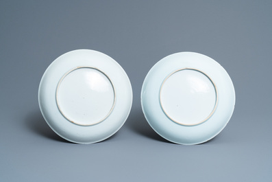 A pair of Chinese blue and white dishes, a brush pot and two snuff bottles, 18/19th C.