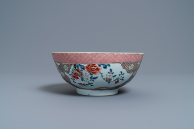 A Chinese famille rose bowl with artemisia-shaped medallions, Qianlong
