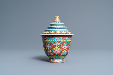A Chinese 'Bencharong' bowl and cover for the Thai market, 19th C.