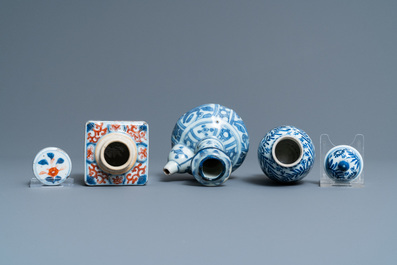 Two Chinese blue and white cups, a covered vase, a kendi and an Imari-style tea caddy, Wanli and Kangxi