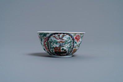 Een Chinese famille rose kop en schotel met wapendecor, Yongzheng