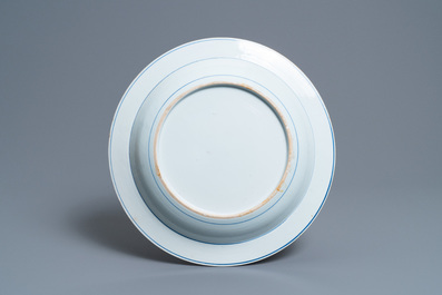 Een Chinese blauw-witte 'Drie vrienden van de winter' schotel, Yongzheng/Qianlong