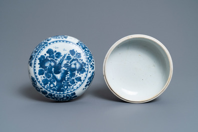 A Chinese blue and white box and cover, Kangxi