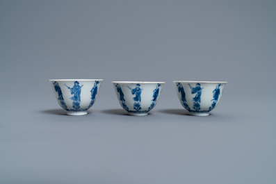 Three Chinese blue and white cups and two saucers, Kangxi