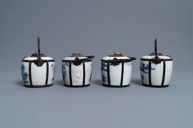 Vier Chinese blauw-witte 'Bleu de Hue' waterpijpen voor de Vietnamese markt, 19e eeuw