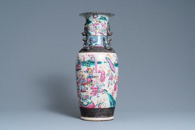 A Chinese Nanking famille rose crackle-glazed vase, 19th C.