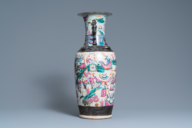 A Chinese Nanking famille rose crackle-glazed vase, 19th C.