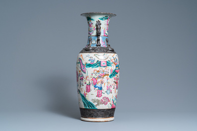 A Chinese Nanking famille rose crackle-glazed vase, 19th C.