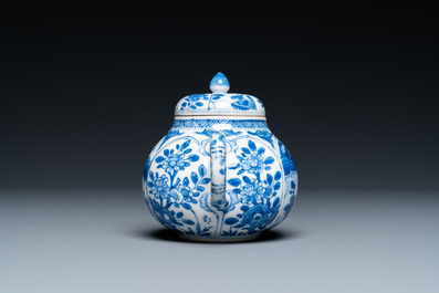 A Chinese blue and white teapot and cover, Kangxi