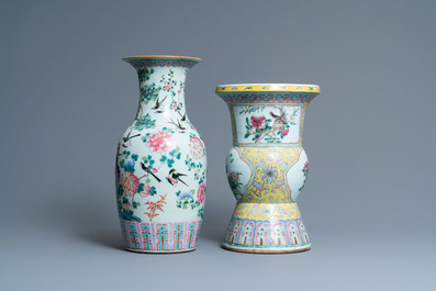 Twee Chinese famille rose vazen, 19e eeuw